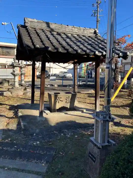 室原神社(萩原町串作)の手水舎