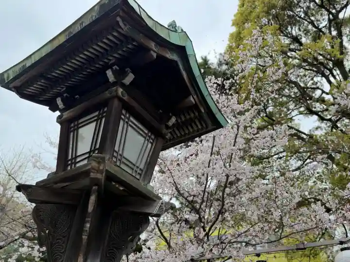 桜神宮の{uncategorized: "未分類", other: "その他", undefined: "問題あり", building: "その他建物", grave: "お墓", sacred_gate: "鳥居", guardian: "狛犬", statue: "像", buddha: "仏像", history: "歴史", nature: "自然", garden: "庭園", animal: "動物", pagoda: "塔", temizu: "手水舎", mountain_gate: "山門・神門", sanctuary: "本殿・本堂", subordinate: "末社・摂社", art: "芸術", scenery: "景色", jizo: "地蔵", ema: "絵馬", goshuin: "御朱印", omikuji: "おみくじ", items: "授与品その他", amulet: "お守り", goshuincho: "御朱印帳", eats: "食事", festival: "お祭り", votive_dance: "神楽", shichigosan: "七五三参", wedding: "結婚式", experience: "体験その他", initially: "初詣", around: "周辺", anti_infection: "感染症対策"}