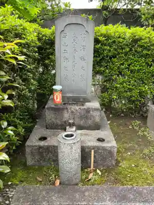 壬生寺の{uncategorized: "未分類", other: "その他", undefined: "問題あり", building: "その他建物", grave: "お墓", sacred_gate: "鳥居", guardian: "狛犬", statue: "像", buddha: "仏像", history: "歴史", nature: "自然", garden: "庭園", animal: "動物", pagoda: "塔", temizu: "手水舎", mountain_gate: "山門・神門", sanctuary: "本殿・本堂", subordinate: "末社・摂社", art: "芸術", scenery: "景色", jizo: "地蔵", ema: "絵馬", goshuin: "御朱印", omikuji: "おみくじ", items: "授与品その他", amulet: "お守り", goshuincho: "御朱印帳", eats: "食事", festival: "お祭り", votive_dance: "神楽", shichigosan: "七五三参", wedding: "結婚式", experience: "体験その他", initially: "初詣", around: "周辺", anti_infection: "感染症対策"}