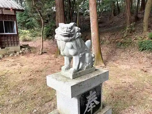 殿岡神社の狛犬