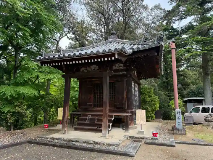 東大寺 行基堂の{uncategorized: "未分類", other: "その他", undefined: "問題あり", building: "その他建物", grave: "お墓", sacred_gate: "鳥居", guardian: "狛犬", statue: "像", buddha: "仏像", history: "歴史", nature: "自然", garden: "庭園", animal: "動物", pagoda: "塔", temizu: "手水舎", mountain_gate: "山門・神門", sanctuary: "本殿・本堂", subordinate: "末社・摂社", art: "芸術", scenery: "景色", jizo: "地蔵", ema: "絵馬", goshuin: "御朱印", omikuji: "おみくじ", items: "授与品その他", amulet: "お守り", goshuincho: "御朱印帳", eats: "食事", festival: "お祭り", votive_dance: "神楽", shichigosan: "七五三参", wedding: "結婚式", experience: "体験その他", initially: "初詣", around: "周辺", anti_infection: "感染症対策"}