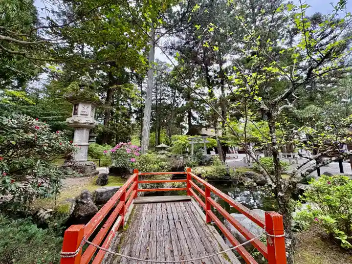 建部大社の{uncategorized: "未分類", other: "その他", undefined: "問題あり", building: "その他建物", grave: "お墓", sacred_gate: "鳥居", guardian: "狛犬", statue: "像", buddha: "仏像", history: "歴史", nature: "自然", garden: "庭園", animal: "動物", pagoda: "塔", temizu: "手水舎", mountain_gate: "山門・神門", sanctuary: "本殿・本堂", subordinate: "末社・摂社", art: "芸術", scenery: "景色", jizo: "地蔵", ema: "絵馬", goshuin: "御朱印", omikuji: "おみくじ", items: "授与品その他", amulet: "お守り", goshuincho: "御朱印帳", eats: "食事", festival: "お祭り", votive_dance: "神楽", shichigosan: "七五三参", wedding: "結婚式", experience: "体験その他", initially: "初詣", around: "周辺", anti_infection: "感染症対策"}