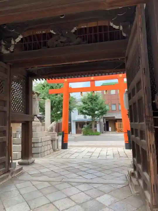 下御霊神社の山門・神門