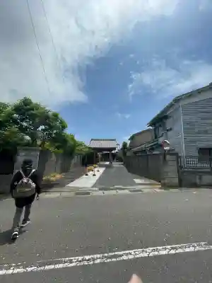 本興寺の{uncategorized: "未分類", other: "その他", undefined: "問題あり", building: "その他建物", grave: "お墓", sacred_gate: "鳥居", guardian: "狛犬", statue: "像", buddha: "仏像", history: "歴史", nature: "自然", garden: "庭園", animal: "動物", pagoda: "塔", temizu: "手水舎", mountain_gate: "山門・神門", sanctuary: "本殿・本堂", subordinate: "末社・摂社", art: "芸術", scenery: "景色", jizo: "地蔵", ema: "絵馬", goshuin: "御朱印", omikuji: "おみくじ", items: "授与品その他", amulet: "お守り", goshuincho: "御朱印帳", eats: "食事", festival: "お祭り", votive_dance: "神楽", shichigosan: "七五三参", wedding: "結婚式", experience: "体験その他", initially: "初詣", around: "周辺", anti_infection: "感染症対策"}