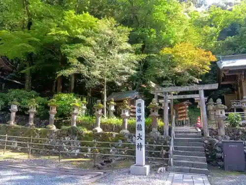 黒龍社（伊奈波神社境内社）の{uncategorized: "未分類", other: "その他", undefined: "問題あり", building: "その他建物", grave: "お墓", sacred_gate: "鳥居", guardian: "狛犬", statue: "像", buddha: "仏像", history: "歴史", nature: "自然", garden: "庭園", animal: "動物", pagoda: "塔", temizu: "手水舎", mountain_gate: "山門・神門", sanctuary: "本殿・本堂", subordinate: "末社・摂社", art: "芸術", scenery: "景色", jizo: "地蔵", ema: "絵馬", goshuin: "御朱印", omikuji: "おみくじ", items: "授与品その他", amulet: "お守り", goshuincho: "御朱印帳", eats: "食事", festival: "お祭り", votive_dance: "神楽", shichigosan: "七五三参", wedding: "結婚式", experience: "体験その他", initially: "初詣", around: "周辺", anti_infection: "感染症対策"}