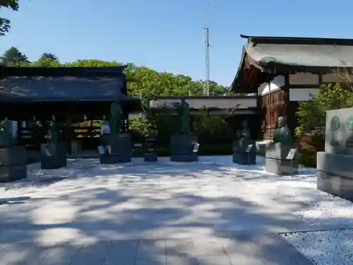 象山神社の像