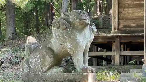 鬼死骸八幡神社の狛犬