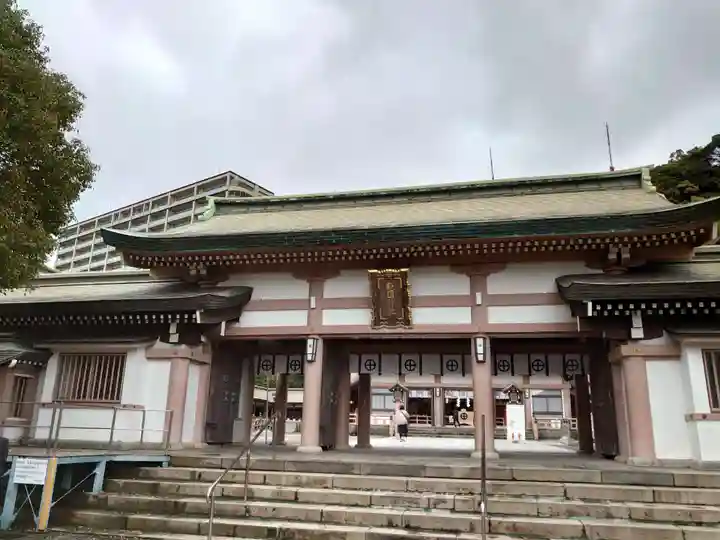 照國神社の山門・神門
