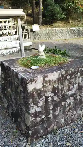 神神社(三輪神社)の狛犬