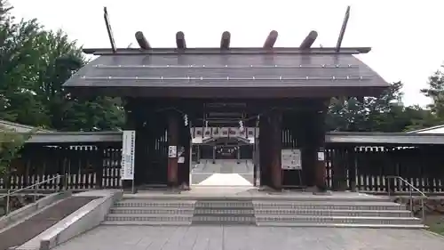 札幌護國神社の山門・神門