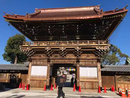 西新井大師総持寺の山門