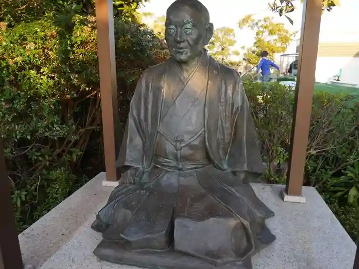 稲荷大明神(そごう横浜店・屋上)の像