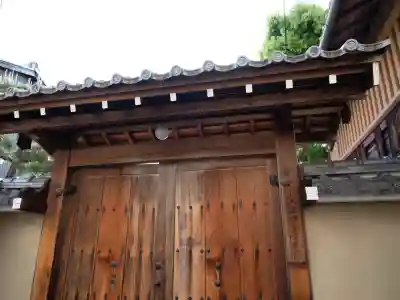 六道珍皇寺の{uncategorized: "未分類", other: "その他", undefined: "問題あり", building: "その他建物", grave: "お墓", sacred_gate: "鳥居", guardian: "狛犬", statue: "像", buddha: "仏像", history: "歴史", nature: "自然", garden: "庭園", animal: "動物", pagoda: "塔", temizu: "手水舎", mountain_gate: "山門・神門", sanctuary: "本殿・本堂", subordinate: "末社・摂社", art: "芸術", scenery: "景色", jizo: "地蔵", ema: "絵馬", goshuin: "御朱印", omikuji: "おみくじ", items: "授与品その他", amulet: "お守り", goshuincho: "御朱印帳", eats: "食事", festival: "お祭り", votive_dance: "神楽", shichigosan: "七五三参", wedding: "結婚式", experience: "体験その他", initially: "初詣", around: "周辺", anti_infection: "感染症対策"}