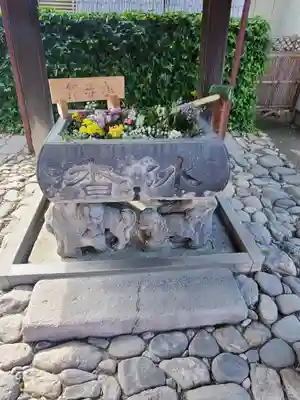 於菊稲荷神社の手水舎