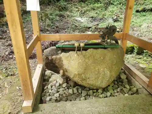 六所神社の手水舎
