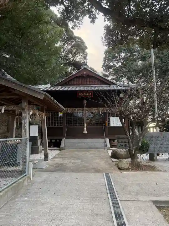 荻浦神社の{uncategorized: "未分類", other: "その他", undefined: "問題あり", building: "その他建物", grave: "お墓", sacred_gate: "鳥居", guardian: "狛犬", statue: "像", buddha: "仏像", history: "歴史", nature: "自然", garden: "庭園", animal: "動物", pagoda: "塔", temizu: "手水舎", mountain_gate: "山門・神門", sanctuary: "本殿・本堂", subordinate: "末社・摂社", art: "芸術", scenery: "景色", jizo: "地蔵", ema: "絵馬", goshuin: "御朱印", omikuji: "おみくじ", items: "授与品その他", amulet: "お守り", goshuincho: "御朱印帳", eats: "食事", festival: "お祭り", votive_dance: "神楽", shichigosan: "七五三参", wedding: "結婚式", experience: "体験その他", initially: "初詣", around: "周辺", anti_infection: "感染症対策"}