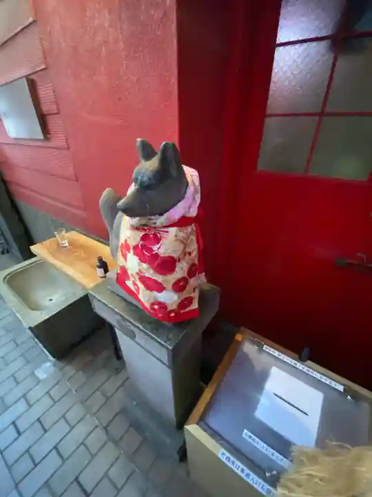 豊岩稲荷神社の{uncategorized: "未分類", other: "その他", undefined: "問題あり", building: "その他建物", grave: "お墓", sacred_gate: "鳥居", guardian: "狛犬", statue: "像", buddha: "仏像", history: "歴史", nature: "自然", garden: "庭園", animal: "動物", pagoda: "塔", temizu: "手水舎", mountain_gate: "山門・神門", sanctuary: "本殿・本堂", subordinate: "末社・摂社", art: "芸術", scenery: "景色", jizo: "地蔵", ema: "絵馬", goshuin: "御朱印", omikuji: "おみくじ", items: "授与品その他", amulet: "お守り", goshuincho: "御朱印帳", eats: "食事", festival: "お祭り", votive_dance: "神楽", shichigosan: "七五三参", wedding: "結婚式", experience: "体験その他", initially: "初詣", around: "周辺", anti_infection: "感染症対策"}