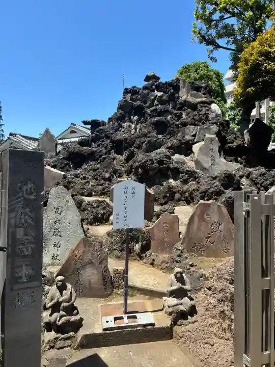 池袋氷川神社の{uncategorized: "未分類", other: "その他", undefined: "問題あり", building: "その他建物", grave: "お墓", sacred_gate: "鳥居", guardian: "狛犬", statue: "像", buddha: "仏像", history: "歴史", nature: "自然", garden: "庭園", animal: "動物", pagoda: "塔", temizu: "手水舎", mountain_gate: "山門・神門", sanctuary: "本殿・本堂", subordinate: "末社・摂社", art: "芸術", scenery: "景色", jizo: "地蔵", ema: "絵馬", goshuin: "御朱印", omikuji: "おみくじ", items: "授与品その他", amulet: "お守り", goshuincho: "御朱印帳", eats: "食事", festival: "お祭り", votive_dance: "神楽", shichigosan: "七五三参", wedding: "結婚式", experience: "体験その他", initially: "初詣", around: "周辺", anti_infection: "感染症対策"}