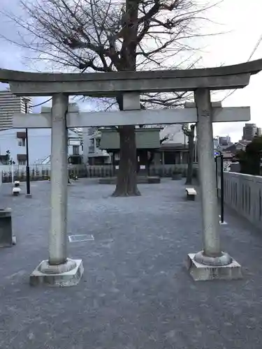諏訪神社の鳥居