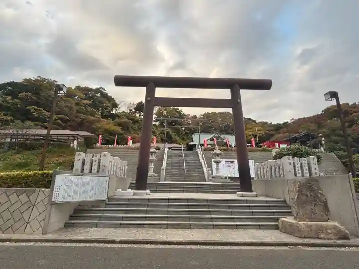 本牧神社の{uncategorized: "未分類", other: "その他", undefined: "問題あり", building: "その他建物", grave: "お墓", sacred_gate: "鳥居", guardian: "狛犬", statue: "像", buddha: "仏像", history: "歴史", nature: "自然", garden: "庭園", animal: "動物", pagoda: "塔", temizu: "手水舎", mountain_gate: "山門・神門", sanctuary: "本殿・本堂", subordinate: "末社・摂社", art: "芸術", scenery: "景色", jizo: "地蔵", ema: "絵馬", goshuin: "御朱印", omikuji: "おみくじ", items: "授与品その他", amulet: "お守り", goshuincho: "御朱印帳", eats: "食事", festival: "お祭り", votive_dance: "神楽", shichigosan: "七五三参", wedding: "結婚式", experience: "体験その他", initially: "初詣", around: "周辺", anti_infection: "感染症対策"}
