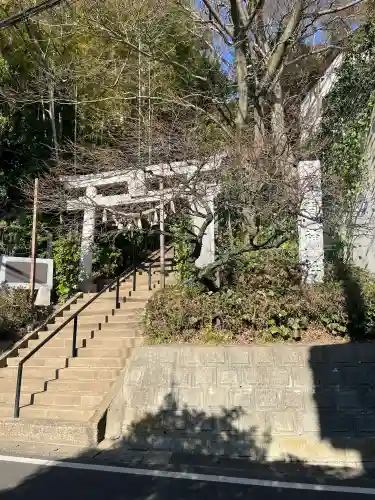 座間神社の{uncategorized: "未分類", other: "その他", undefined: "問題あり", building: "その他建物", grave: "お墓", sacred_gate: "鳥居", guardian: "狛犬", statue: "像", buddha: "仏像", history: "歴史", nature: "自然", garden: "庭園", animal: "動物", pagoda: "塔", temizu: "手水舎", mountain_gate: "山門・神門", sanctuary: "本殿・本堂", subordinate: "末社・摂社", art: "芸術", scenery: "景色", jizo: "地蔵", ema: "絵馬", goshuin: "御朱印", omikuji: "おみくじ", items: "授与品その他", amulet: "お守り", goshuincho: "御朱印帳", eats: "食事", festival: "お祭り", votive_dance: "神楽", shichigosan: "七五三参", wedding: "結婚式", experience: "体験その他", initially: "初詣", around: "周辺", anti_infection: "感染症対策"}