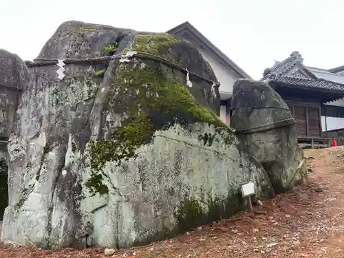 三ツ石神社の建物その他