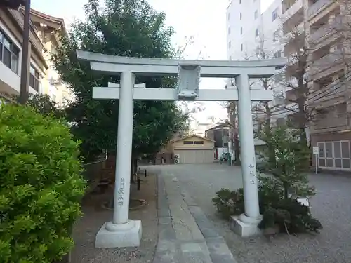 被官稲荷神社の鳥居
