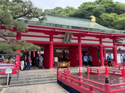 赤間神宮の{uncategorized: "未分類", other: "その他", undefined: "問題あり", building: "その他建物", grave: "お墓", sacred_gate: "鳥居", guardian: "狛犬", statue: "像", buddha: "仏像", history: "歴史", nature: "自然", garden: "庭園", animal: "動物", pagoda: "塔", temizu: "手水舎", mountain_gate: "山門・神門", sanctuary: "本殿・本堂", subordinate: "末社・摂社", art: "芸術", scenery: "景色", jizo: "地蔵", ema: "絵馬", goshuin: "御朱印", omikuji: "おみくじ", items: "授与品その他", amulet: "お守り", goshuincho: "御朱印帳", eats: "食事", festival: "お祭り", votive_dance: "神楽", shichigosan: "七五三参", wedding: "結婚式", experience: "体験その他", initially: "初詣", around: "周辺", anti_infection: "感染症対策"}