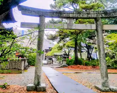 三明寺の{uncategorized: "未分類", other: "その他", undefined: "問題あり", building: "その他建物", grave: "お墓", sacred_gate: "鳥居", guardian: "狛犬", statue: "像", buddha: "仏像", history: "歴史", nature: "自然", garden: "庭園", animal: "動物", pagoda: "塔", temizu: "手水舎", mountain_gate: "山門・神門", sanctuary: "本殿・本堂", subordinate: "末社・摂社", art: "芸術", scenery: "景色", jizo: "地蔵", ema: "絵馬", goshuin: "御朱印", omikuji: "おみくじ", items: "授与品その他", amulet: "お守り", goshuincho: "御朱印帳", eats: "食事", festival: "お祭り", votive_dance: "神楽", shichigosan: "七五三参", wedding: "結婚式", experience: "体験その他", initially: "初詣", around: "周辺", anti_infection: "感染症対策"}