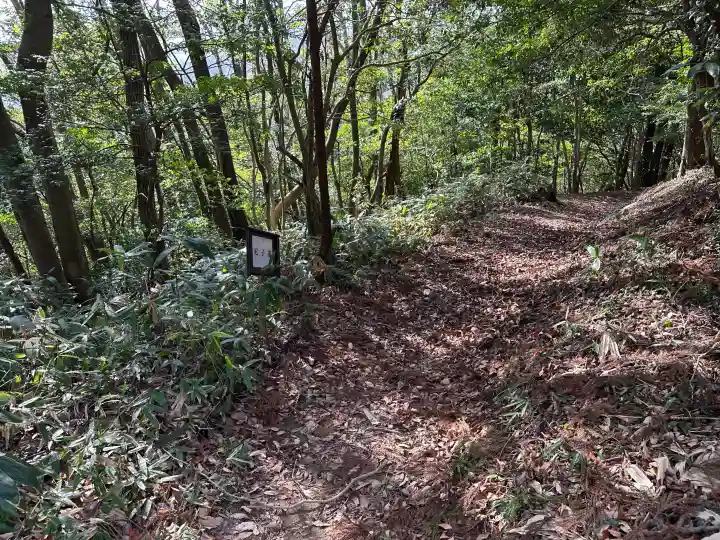 比婆山久米神社(奥の宮)の{uncategorized: "未分類", other: "その他", undefined: "問題あり", building: "その他建物", grave: "お墓", sacred_gate: "鳥居", guardian: "狛犬", statue: "像", buddha: "仏像", history: "歴史", nature: "自然", garden: "庭園", animal: "動物", pagoda: "塔", temizu: "手水舎", mountain_gate: "山門・神門", sanctuary: "本殿・本堂", subordinate: "末社・摂社", art: "芸術", scenery: "景色", jizo: "地蔵", ema: "絵馬", goshuin: "御朱印", omikuji: "おみくじ", items: "授与品その他", amulet: "お守り", goshuincho: "御朱印帳", eats: "食事", festival: "お祭り", votive_dance: "神楽", shichigosan: "七五三参", wedding: "結婚式", experience: "体験その他", initially: "初詣", around: "周辺", anti_infection: "感染症対策"}