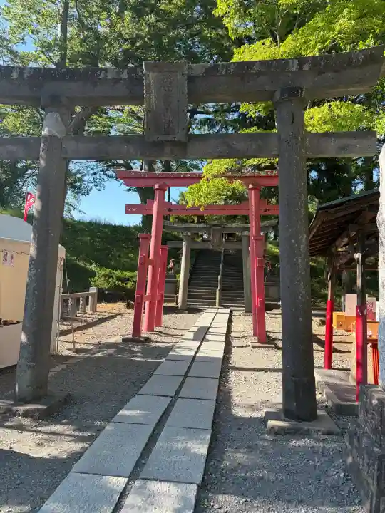 鶴ケ城稲荷神社の{uncategorized: "未分類", other: "その他", undefined: "問題あり", building: "その他建物", grave: "お墓", sacred_gate: "鳥居", guardian: "狛犬", statue: "像", buddha: "仏像", history: "歴史", nature: "自然", garden: "庭園", animal: "動物", pagoda: "塔", temizu: "手水舎", mountain_gate: "山門・神門", sanctuary: "本殿・本堂", subordinate: "末社・摂社", art: "芸術", scenery: "景色", jizo: "地蔵", ema: "絵馬", goshuin: "御朱印", omikuji: "おみくじ", items: "授与品その他", amulet: "お守り", goshuincho: "御朱印帳", eats: "食事", festival: "お祭り", votive_dance: "神楽", shichigosan: "七五三参", wedding: "結婚式", experience: "体験その他", initially: "初詣", around: "周辺", anti_infection: "感染症対策"}