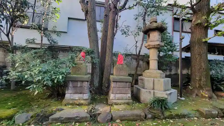 於岩稲荷田宮神社の末社・摂社