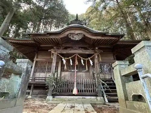 本郷神社の{uncategorized: "未分類", other: "その他", undefined: "問題あり", building: "その他建物", grave: "お墓", sacred_gate: "鳥居", guardian: "狛犬", statue: "像", buddha: "仏像", history: "歴史", nature: "自然", garden: "庭園", animal: "動物", pagoda: "塔", temizu: "手水舎", mountain_gate: "山門・神門", sanctuary: "本殿・本堂", subordinate: "末社・摂社", art: "芸術", scenery: "景色", jizo: "地蔵", ema: "絵馬", goshuin: "御朱印", omikuji: "おみくじ", items: "授与品その他", amulet: "お守り", goshuincho: "御朱印帳", eats: "食事", festival: "お祭り", votive_dance: "神楽", shichigosan: "七五三参", wedding: "結婚式", experience: "体験その他", initially: "初詣", around: "周辺", anti_infection: "感染症対策"}