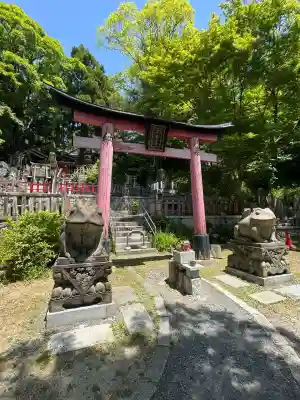 荒木神社の{uncategorized: "未分類", other: "その他", undefined: "問題あり", building: "その他建物", grave: "お墓", sacred_gate: "鳥居", guardian: "狛犬", statue: "像", buddha: "仏像", history: "歴史", nature: "自然", garden: "庭園", animal: "動物", pagoda: "塔", temizu: "手水舎", mountain_gate: "山門・神門", sanctuary: "本殿・本堂", subordinate: "末社・摂社", art: "芸術", scenery: "景色", jizo: "地蔵", ema: "絵馬", goshuin: "御朱印", omikuji: "おみくじ", items: "授与品その他", amulet: "お守り", goshuincho: "御朱印帳", eats: "食事", festival: "お祭り", votive_dance: "神楽", shichigosan: "七五三参", wedding: "結婚式", experience: "体験その他", initially: "初詣", around: "周辺", anti_infection: "感染症対策"}