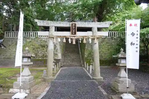 事任八幡宮の鳥居