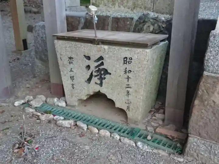 牟山中臣神社の手水舎