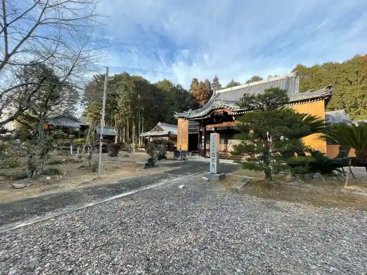 円立寺の{uncategorized: "未分類", other: "その他", undefined: "問題あり", building: "その他建物", grave: "お墓", sacred_gate: "鳥居", guardian: "狛犬", statue: "像", buddha: "仏像", history: "歴史", nature: "自然", garden: "庭園", animal: "動物", pagoda: "塔", temizu: "手水舎", mountain_gate: "山門・神門", sanctuary: "本殿・本堂", subordinate: "末社・摂社", art: "芸術", scenery: "景色", jizo: "地蔵", ema: "絵馬", goshuin: "御朱印", omikuji: "おみくじ", items: "授与品その他", amulet: "お守り", goshuincho: "御朱印帳", eats: "食事", festival: "お祭り", votive_dance: "神楽", shichigosan: "七五三参", wedding: "結婚式", experience: "体験その他", initially: "初詣", around: "周辺", anti_infection: "感染症対策"}