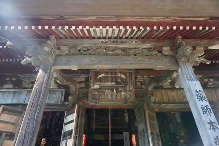 目の霊山 油山寺の本殿・本堂