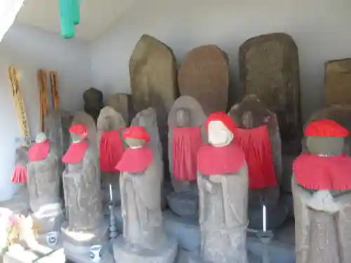 傍示堂石塔群の地蔵