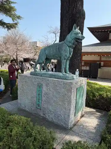 靖國神社の{uncategorized: "未分類", other: "その他", undefined: "問題あり", building: "その他建物", grave: "お墓", sacred_gate: "鳥居", guardian: "狛犬", statue: "像", buddha: "仏像", history: "歴史", nature: "自然", garden: "庭園", animal: "動物", pagoda: "塔", temizu: "手水舎", mountain_gate: "山門・神門", sanctuary: "本殿・本堂", subordinate: "末社・摂社", art: "芸術", scenery: "景色", jizo: "地蔵", ema: "絵馬", goshuin: "御朱印", omikuji: "おみくじ", items: "授与品その他", amulet: "お守り", goshuincho: "御朱印帳", eats: "食事", festival: "お祭り", votive_dance: "神楽", shichigosan: "七五三参", wedding: "結婚式", experience: "体験その他", initially: "初詣", around: "周辺", anti_infection: "感染症対策"}