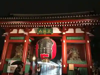 浅草寺の山門・神門