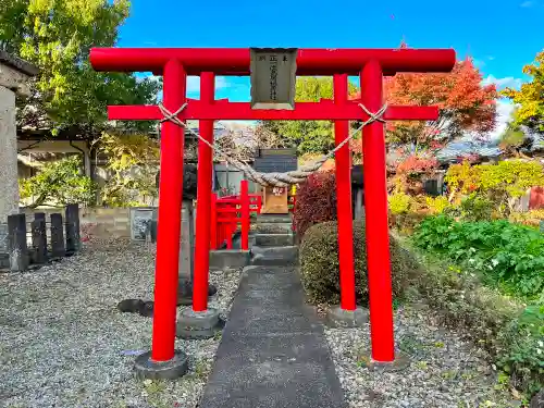 鳥居稲荷神社の鳥居