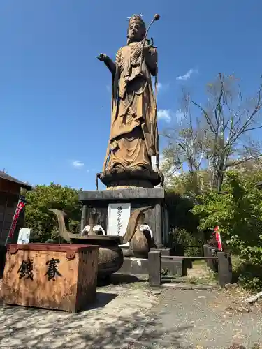 舘山寺の{uncategorized: "未分類", other: "その他", undefined: "問題あり", building: "その他建物", grave: "お墓", sacred_gate: "鳥居", guardian: "狛犬", statue: "像", buddha: "仏像", history: "歴史", nature: "自然", garden: "庭園", animal: "動物", pagoda: "塔", temizu: "手水舎", mountain_gate: "山門・神門", sanctuary: "本殿・本堂", subordinate: "末社・摂社", art: "芸術", scenery: "景色", jizo: "地蔵", ema: "絵馬", goshuin: "御朱印", omikuji: "おみくじ", items: "授与品その他", amulet: "お守り", goshuincho: "御朱印帳", eats: "食事", festival: "お祭り", votive_dance: "神楽", shichigosan: "七五三参", wedding: "結婚式", experience: "体験その他", initially: "初詣", around: "周辺", anti_infection: "感染症対策"}