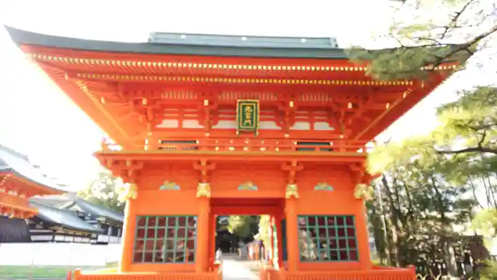 穴八幡宮の山門・神門