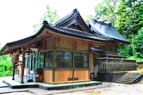 宇留布神社の本殿