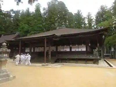 壇上伽藍の本殿・本堂