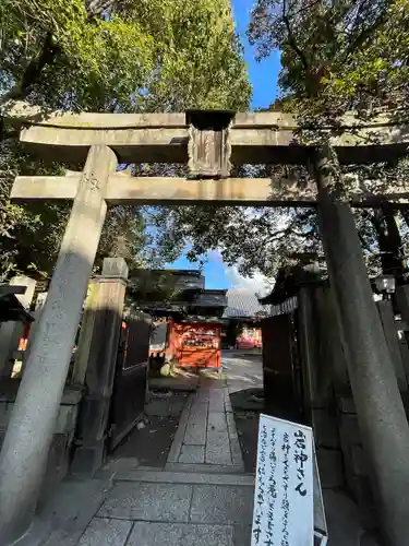 満足稲荷神社の鳥居