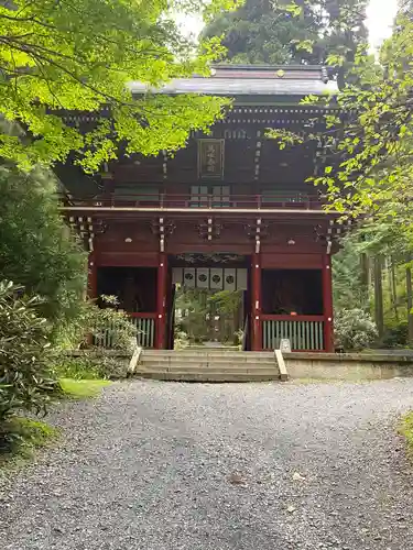 御岩神社の山門・神門