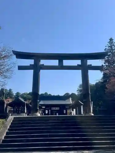 吉野神宮の{uncategorized: "未分類", other: "その他", undefined: "問題あり", building: "その他建物", grave: "お墓", sacred_gate: "鳥居", guardian: "狛犬", statue: "像", buddha: "仏像", history: "歴史", nature: "自然", garden: "庭園", animal: "動物", pagoda: "塔", temizu: "手水舎", mountain_gate: "山門・神門", sanctuary: "本殿・本堂", subordinate: "末社・摂社", art: "芸術", scenery: "景色", jizo: "地蔵", ema: "絵馬", goshuin: "御朱印", omikuji: "おみくじ", items: "授与品その他", amulet: "お守り", goshuincho: "御朱印帳", eats: "食事", festival: "お祭り", votive_dance: "神楽", shichigosan: "七五三参", wedding: "結婚式", experience: "体験その他", initially: "初詣", around: "周辺", anti_infection: "感染症対策"}