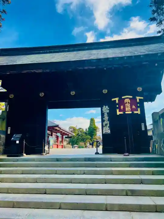 日光山輪王寺三仏堂の{uncategorized: "未分類", other: "その他", undefined: "問題あり", building: "その他建物", grave: "お墓", sacred_gate: "鳥居", guardian: "狛犬", statue: "像", buddha: "仏像", history: "歴史", nature: "自然", garden: "庭園", animal: "動物", pagoda: "塔", temizu: "手水舎", mountain_gate: "山門・神門", sanctuary: "本殿・本堂", subordinate: "末社・摂社", art: "芸術", scenery: "景色", jizo: "地蔵", ema: "絵馬", goshuin: "御朱印", omikuji: "おみくじ", items: "授与品その他", amulet: "お守り", goshuincho: "御朱印帳", eats: "食事", festival: "お祭り", votive_dance: "神楽", shichigosan: "七五三参", wedding: "結婚式", experience: "体験その他", initially: "初詣", around: "周辺", anti_infection: "感染症対策"}